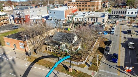 Tiny photo for 109 W Mulberry Street, Bloomington, IL 61701 (MLS # 12516797)