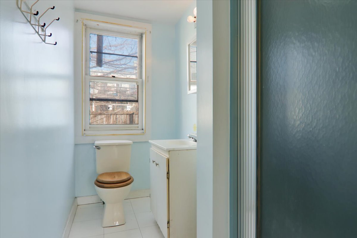 Bloomington, Illinois 61701, United States, 3 Bedrooms Bedrooms, ,2 BathroomsBathrooms,Residential,Active,251037