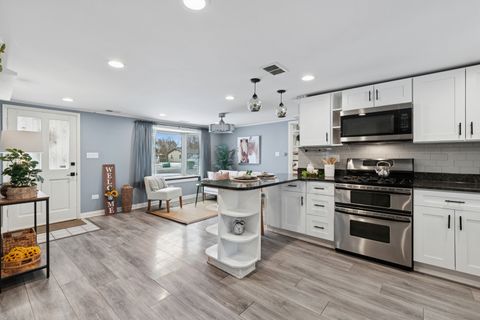 Tiny photo for 16749 W 147th Place, Lockport, IL 60441 (MLS # 12545006)