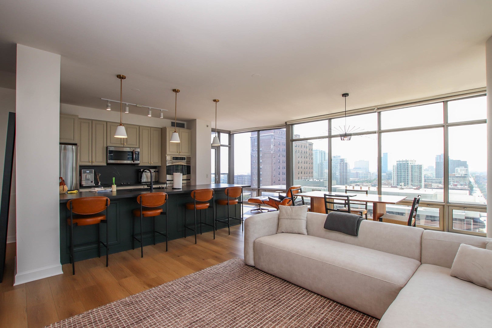 100 E 14TH Street 1706