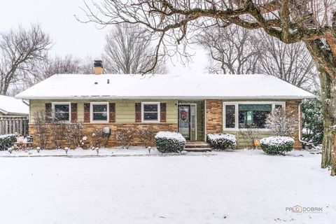Photo of 525 Ash Street, Libertyville, IL 60048 (MLS # 12547631)