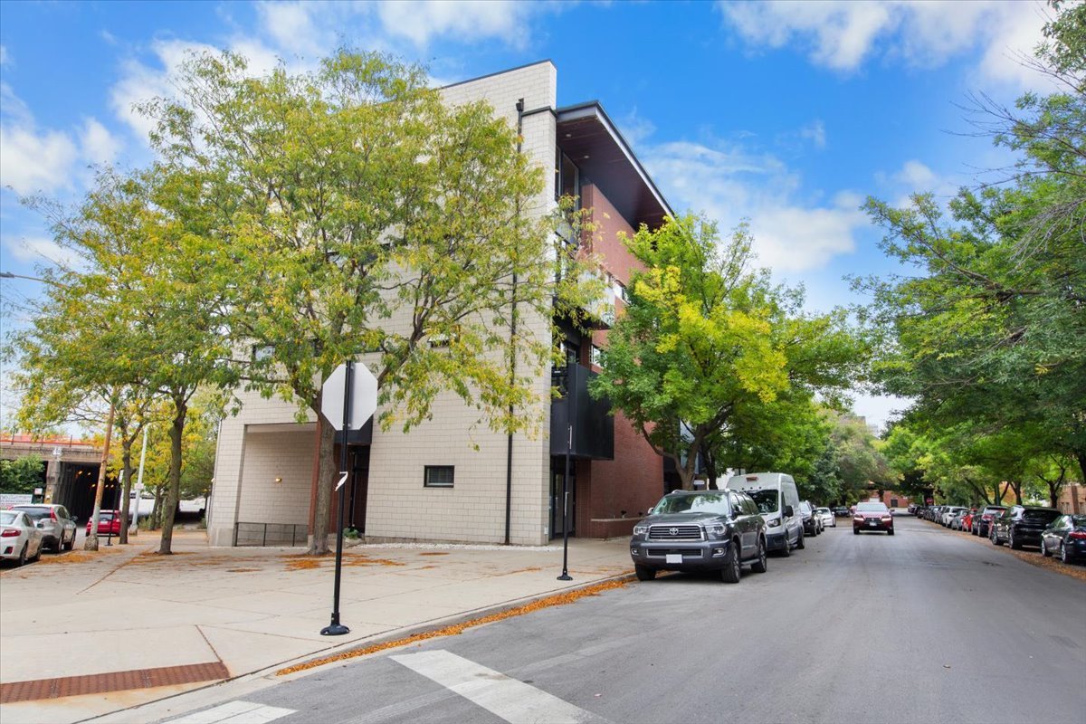 1024 W Fry Street 101