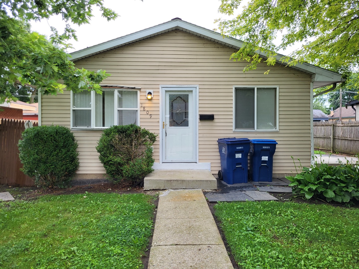 View North Chicago, IL 60064 house