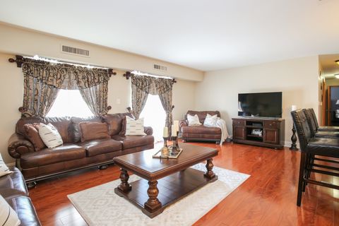 Tiny photo for 1415 E CENTRAL Road #219C, Arlington Heights, IL 60005 (MLS # 12497090)