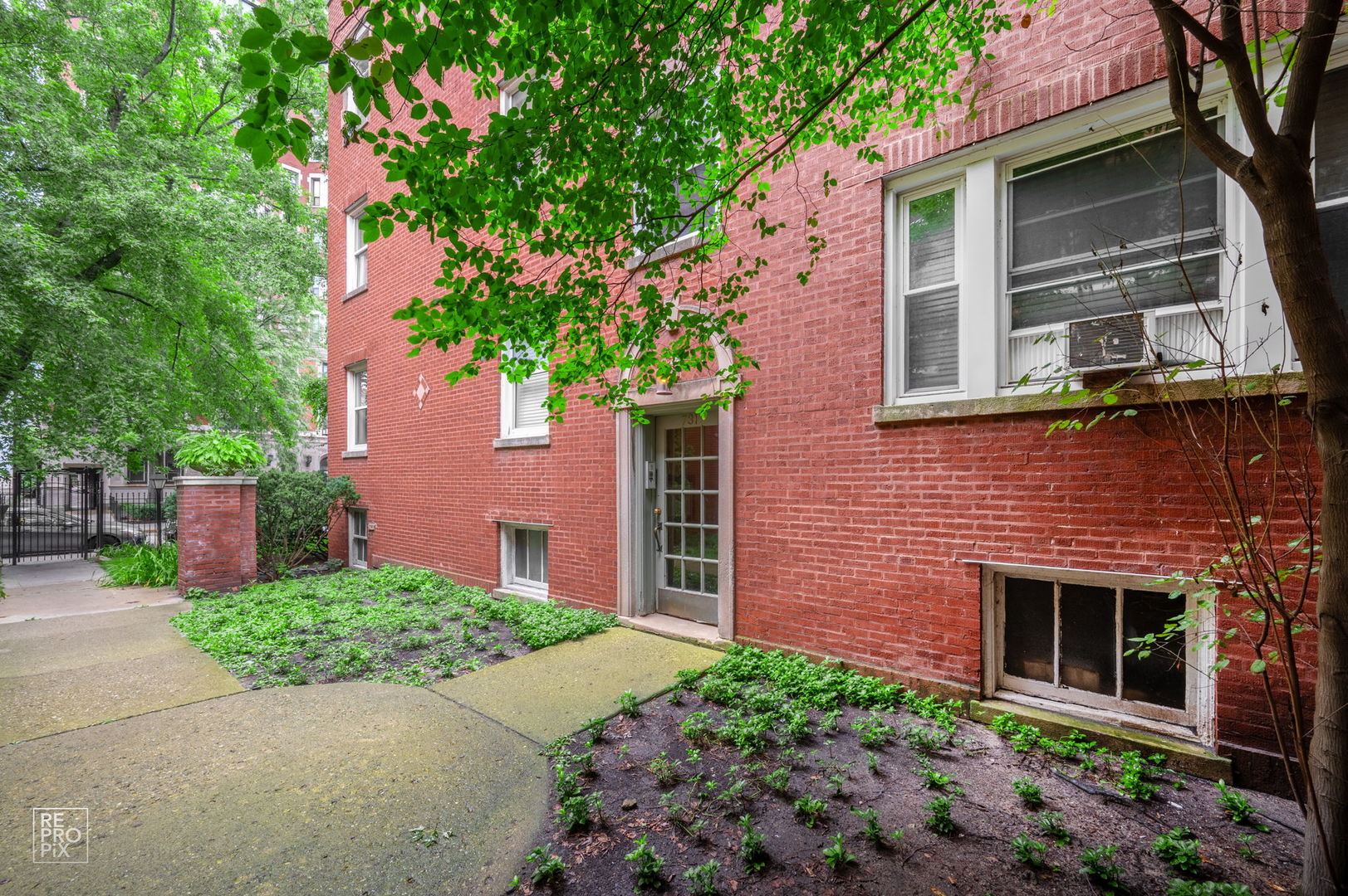 731 W Bittersweet Place 2S