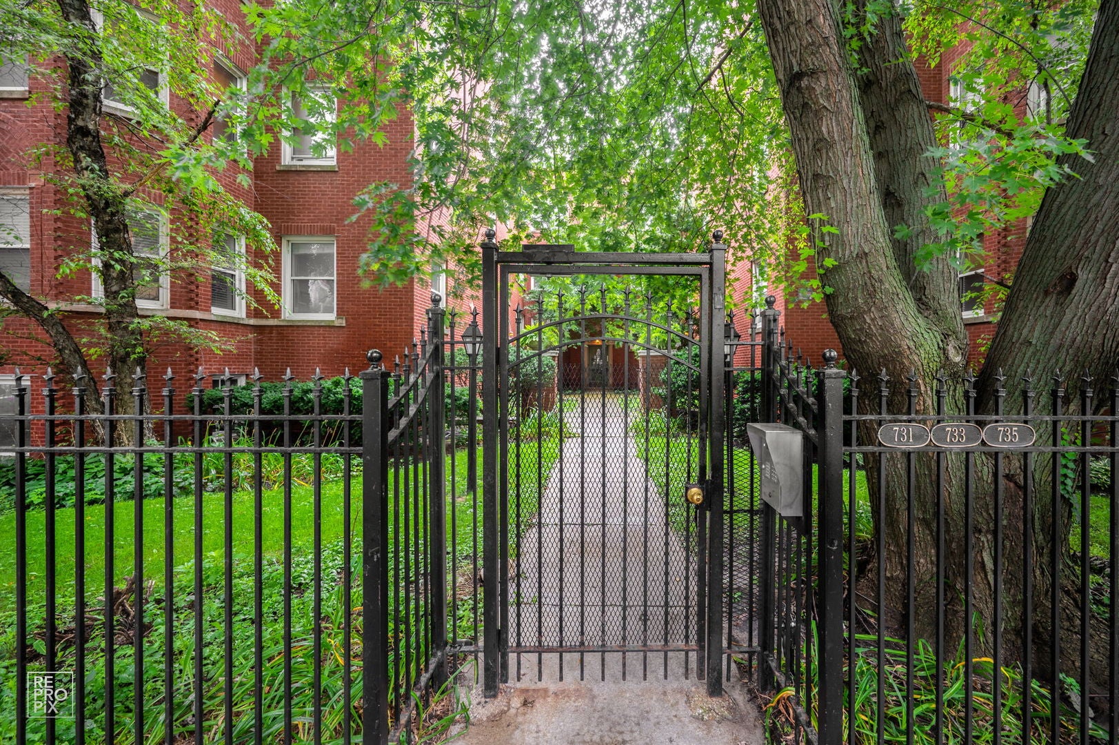 731 W Bittersweet Place 2S