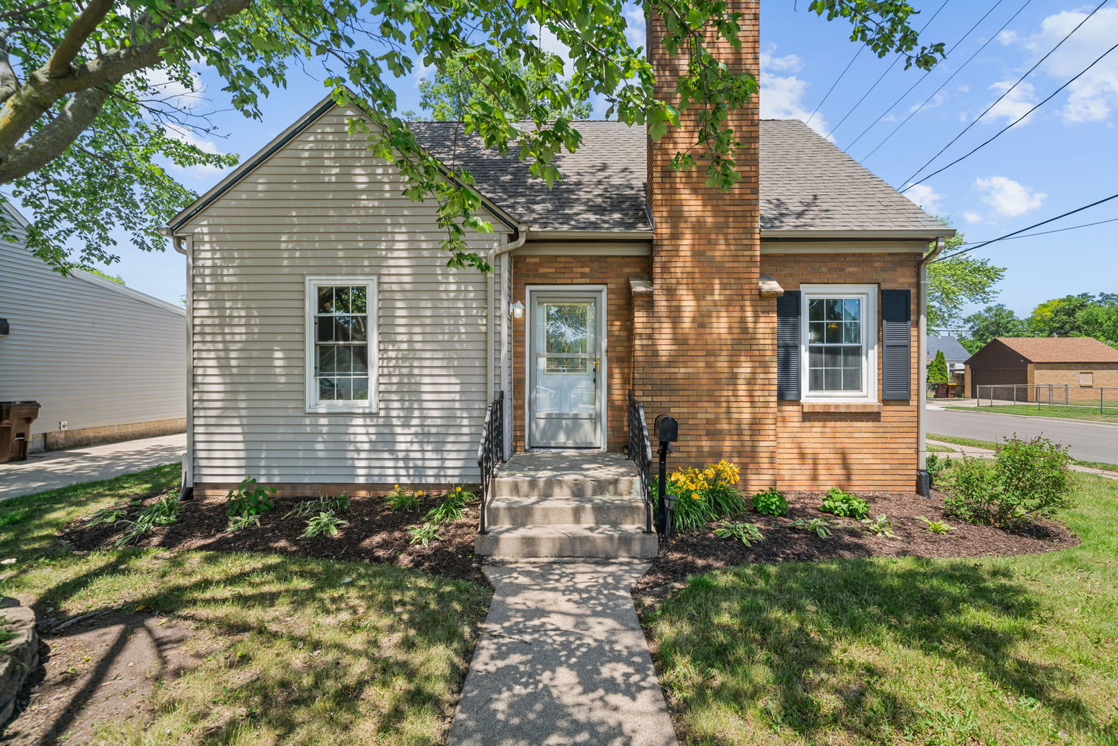 552 River Lane