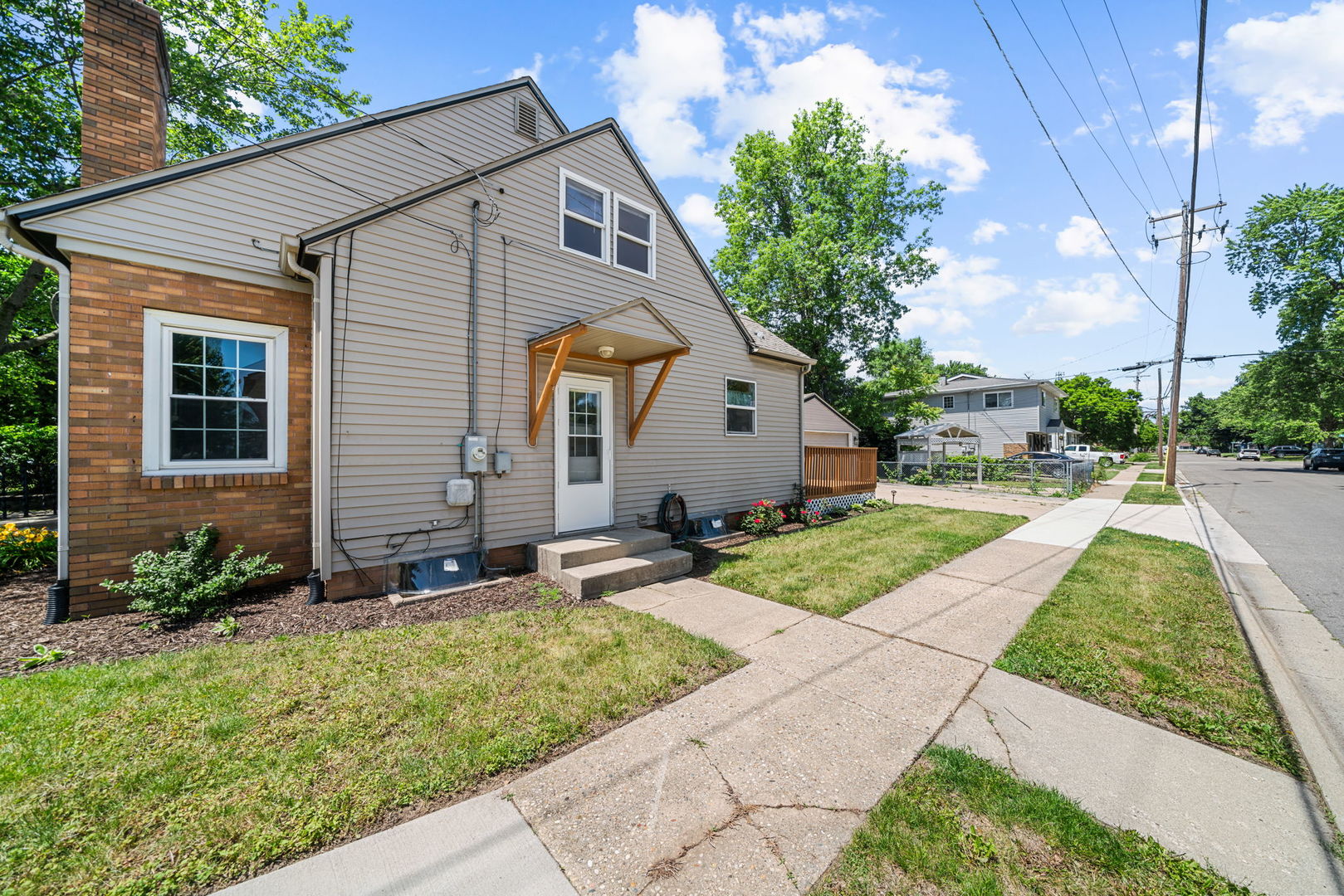 552 River Lane
