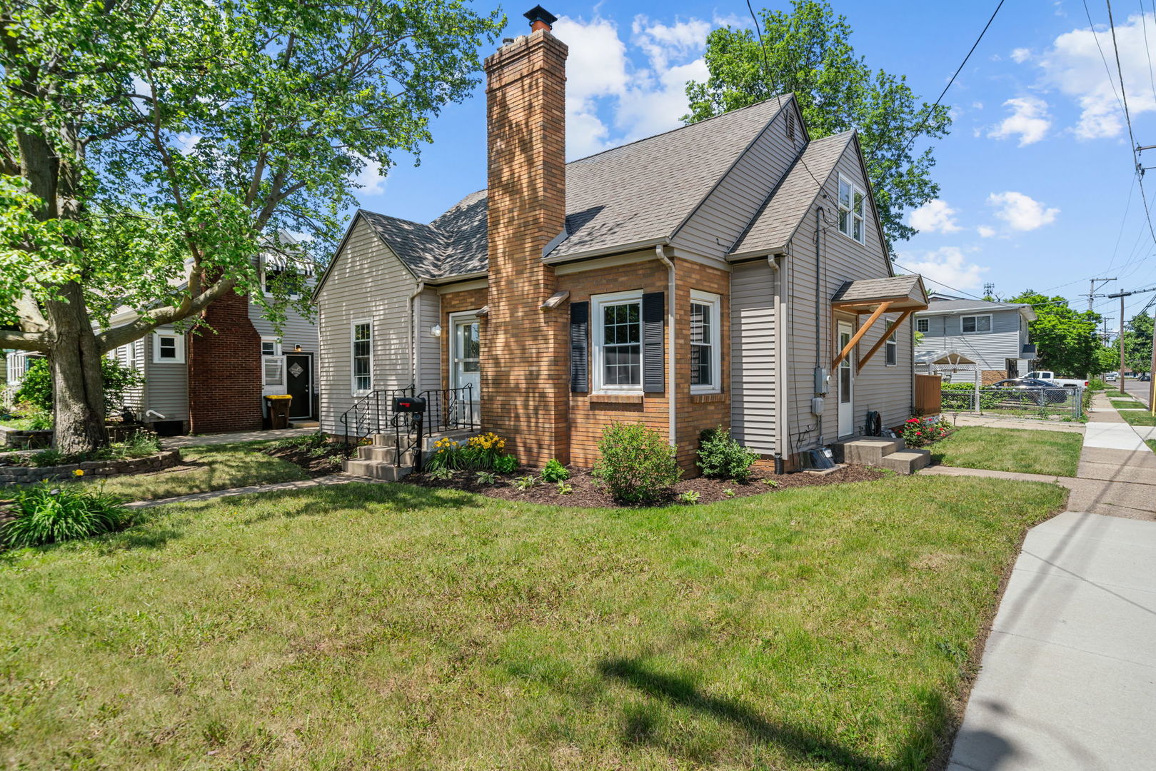552 River Lane
