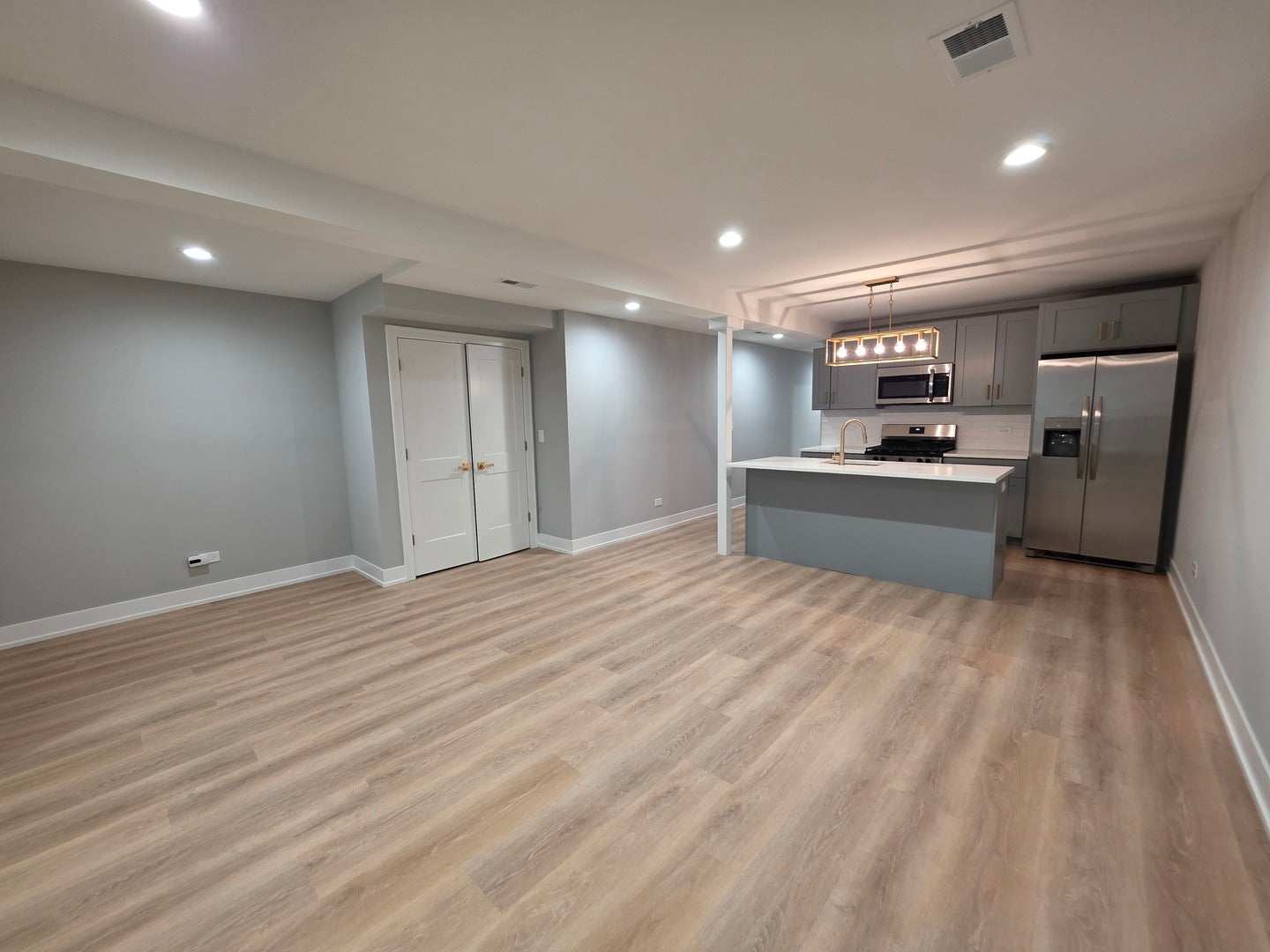 2442 W Wilson Avenue G