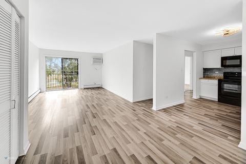 Tiny photo for 113 ELK Trail #313, Carol Stream, IL 60188 (MLS # 12488310)