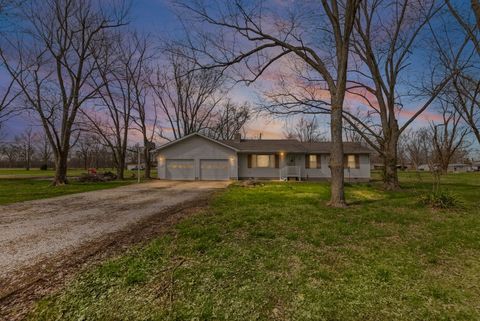 Tiny photo for 2107 CEDAR Avenue, Salem, IL 62881 (MLS # 12592601)