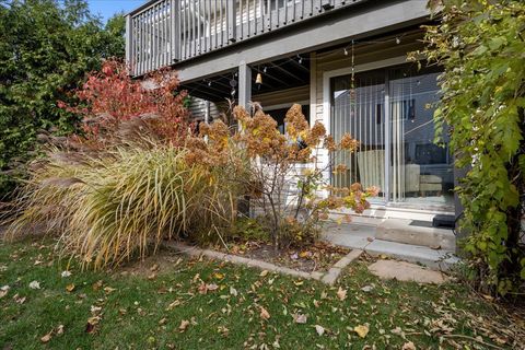 Tiny photo for 131 Autumn Court #131, Buffalo Grove, IL 60089 (MLS # 12514522)