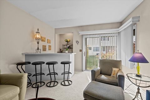 Tiny photo for 131 Autumn Court #131, Buffalo Grove, IL 60089 (MLS # 12514522)