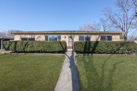 Tiny photo for 170 Westmere Road, Des Plaines, IL 60016 (MLS # 12587781)