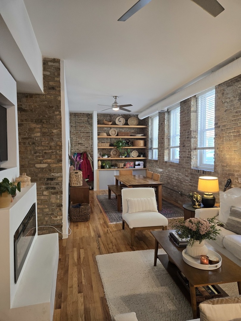 515 N Noble Street 115