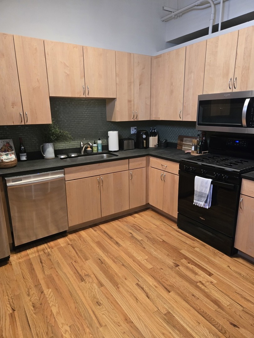 515 N Noble Street 115