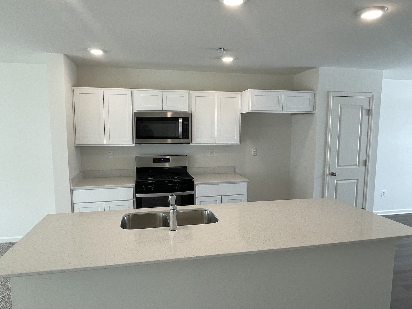 6570 Linden Trail E