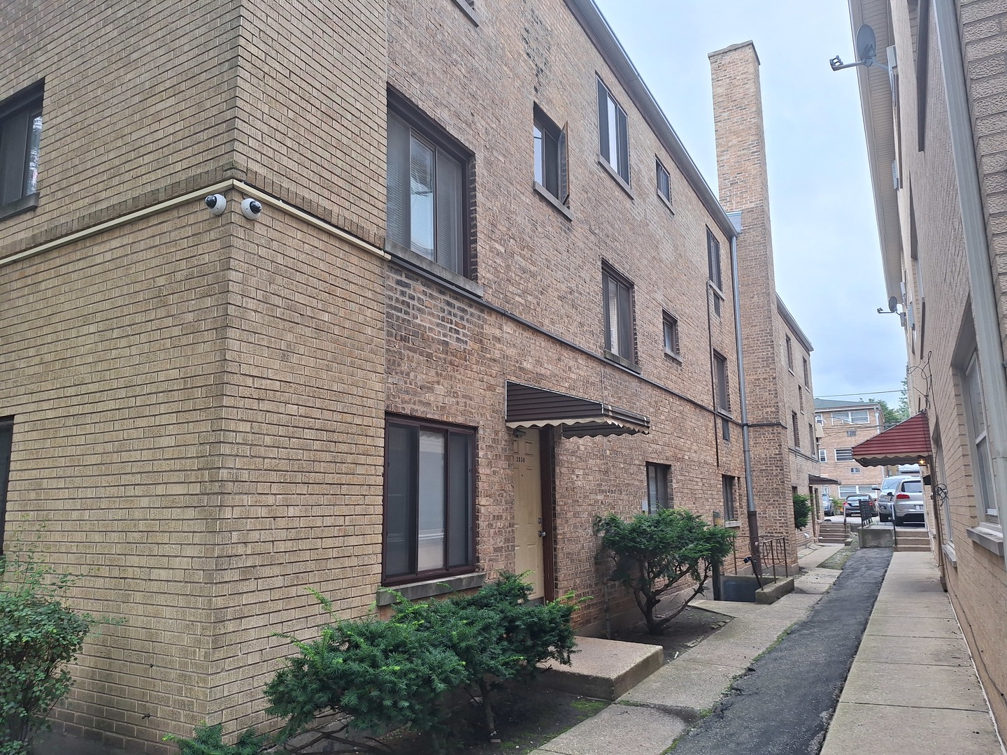 2038 W Jarvis Avenue 2D
