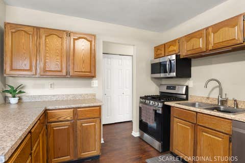 Tiny photo for 8 Dolphin Court, Oswego, IL 60543 (MLS # 12677963)