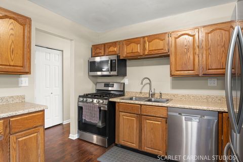 Tiny photo for 8 Dolphin Court, Oswego, IL 60543 (MLS # 12677963)