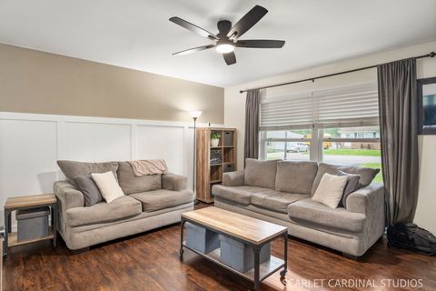 Tiny photo for 8 Dolphin Court, Oswego, IL 60543 (MLS # 12677963)