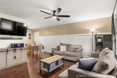 Tiny photo for 8 Dolphin Court, Oswego, IL 60543 (MLS # 12677963)