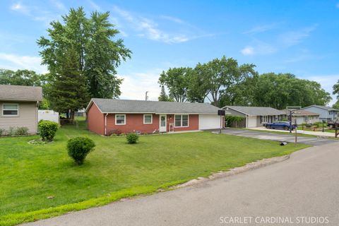 Tiny photo for 8 Dolphin Court, Oswego, IL 60543 (MLS # 12677963)
