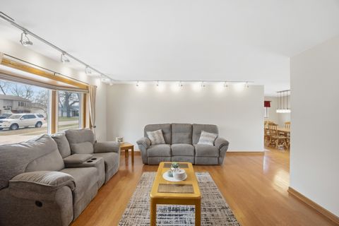 Tiny photo for 7220 Sprucewood Avenue, Woodridge, IL 60517 (MLS # 12602470)