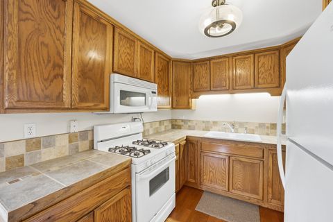 Tiny photo for 7220 Sprucewood Avenue, Woodridge, IL 60517 (MLS # 12602470)