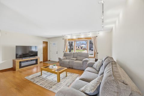 Tiny photo for 7220 Sprucewood Avenue, Woodridge, IL 60517 (MLS # 12602470)