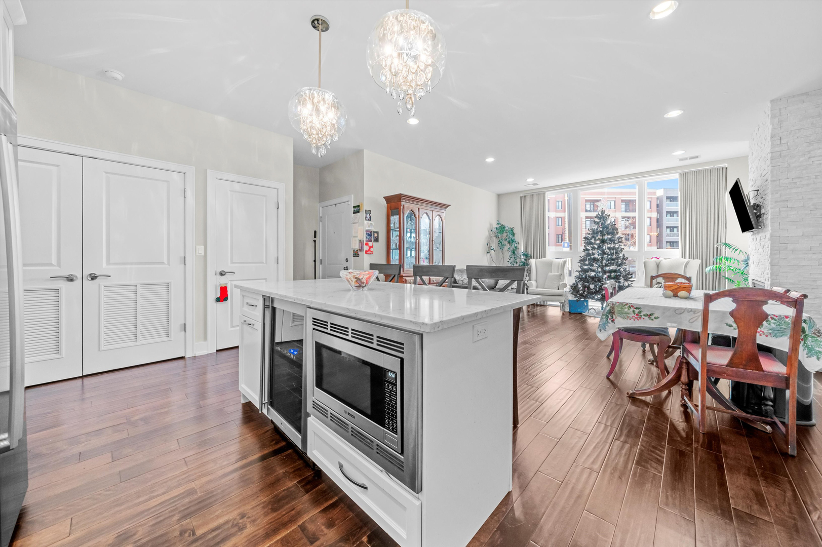 3215 N ELSTON Avenue 1N