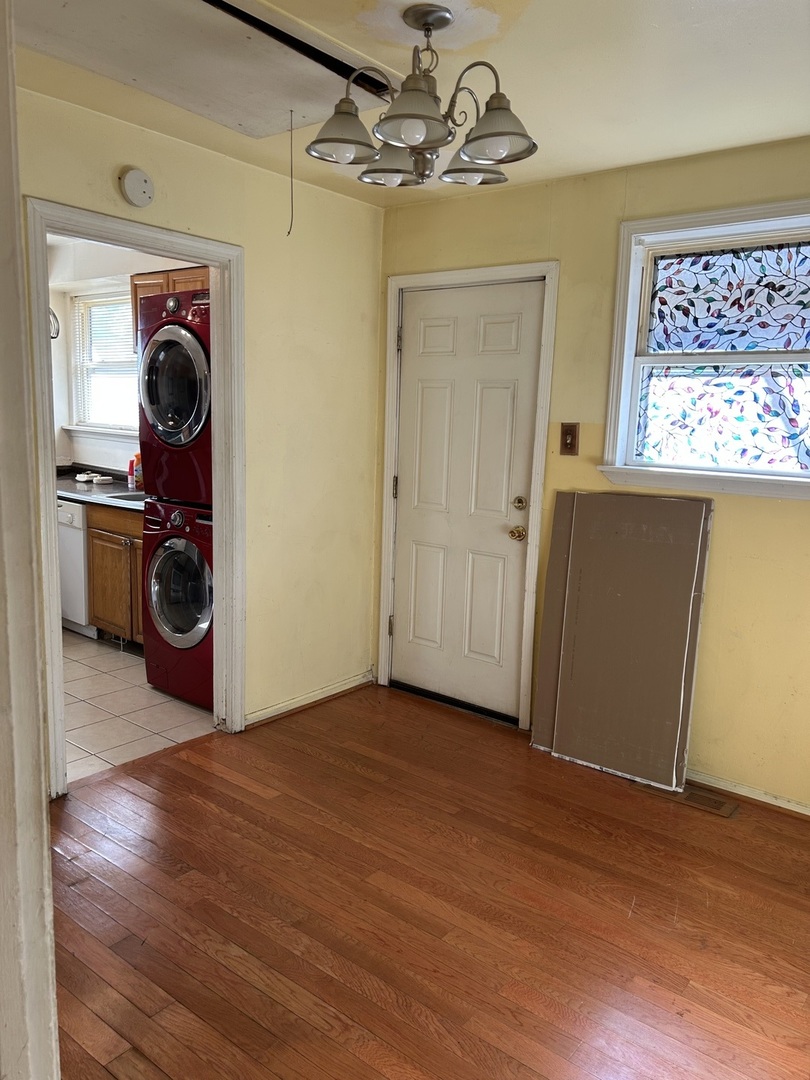 9528 S Bennett Avenue