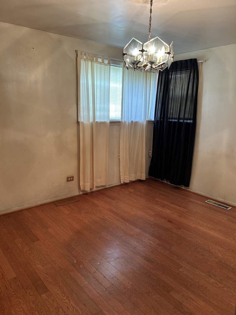 9528 S Bennett Avenue