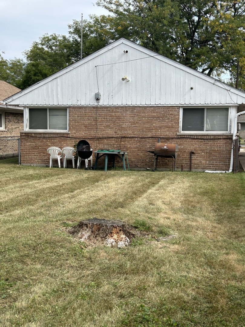 9528 S Bennett Avenue