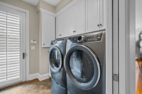 Tiny photo for 33 Washington Circle, Lake Forest, IL 60045 (MLS # 12577669)