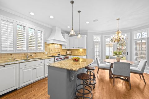 Tiny photo for 33 Washington Circle, Lake Forest, IL 60045 (MLS # 12577669)