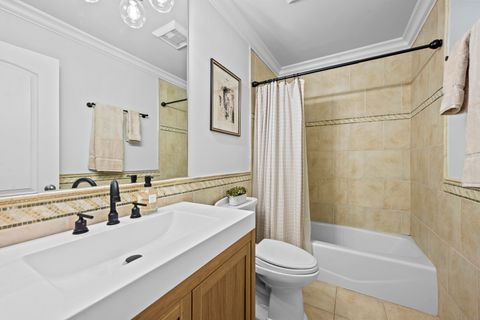 Tiny photo for 33 Washington Circle, Lake Forest, IL 60045 (MLS # 12577669)