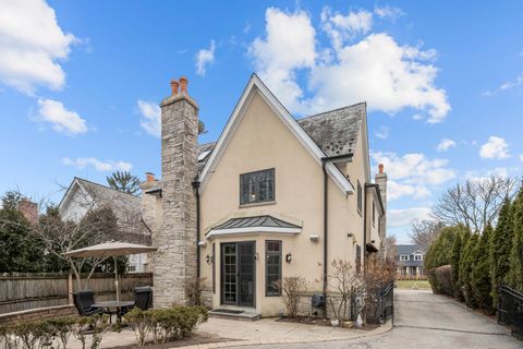 Tiny photo for 33 Washington Circle, Lake Forest, IL 60045 (MLS # 12577669)
