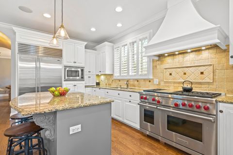 Tiny photo for 33 Washington Circle, Lake Forest, IL 60045 (MLS # 12577669)