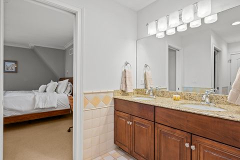 Tiny photo for 33 Washington Circle, Lake Forest, IL 60045 (MLS # 12577669)