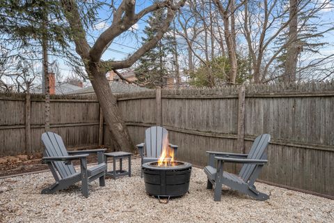 Tiny photo for 33 Washington Circle, Lake Forest, IL 60045 (MLS # 12577669)