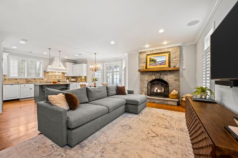 Tiny photo for 33 Washington Circle, Lake Forest, IL 60045 (MLS # 12577669)