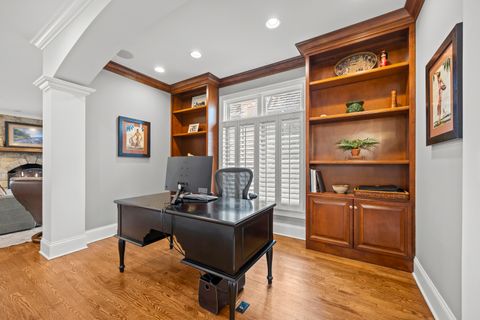 Tiny photo for 33 Washington Circle, Lake Forest, IL 60045 (MLS # 12577669)