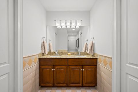 Tiny photo for 33 Washington Circle, Lake Forest, IL 60045 (MLS # 12577669)