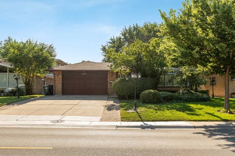 Photo of 6936 N Kostner Avenue, Lincolnwood, IL 60712 (MLS # 12733568)