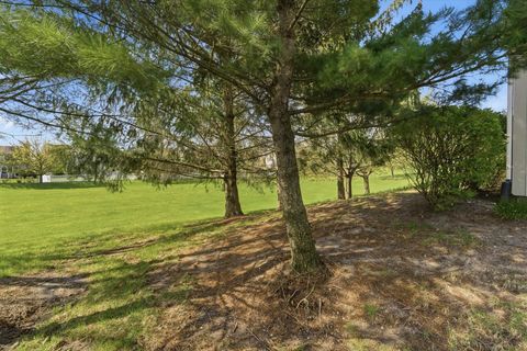 Tiny photo for 2255 Vanderbilt Drive #2255, Geneva, IL 60134 (MLS # 12623069)