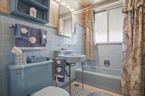 Tiny photo for 2711 W Balmoral Avenue, Chicago, IL 60625 (MLS # 12623546)