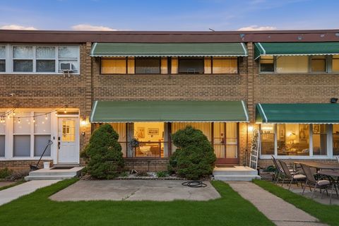 Tiny photo for 2711 W Balmoral Avenue, Chicago, IL 60625 (MLS # 12623546)
