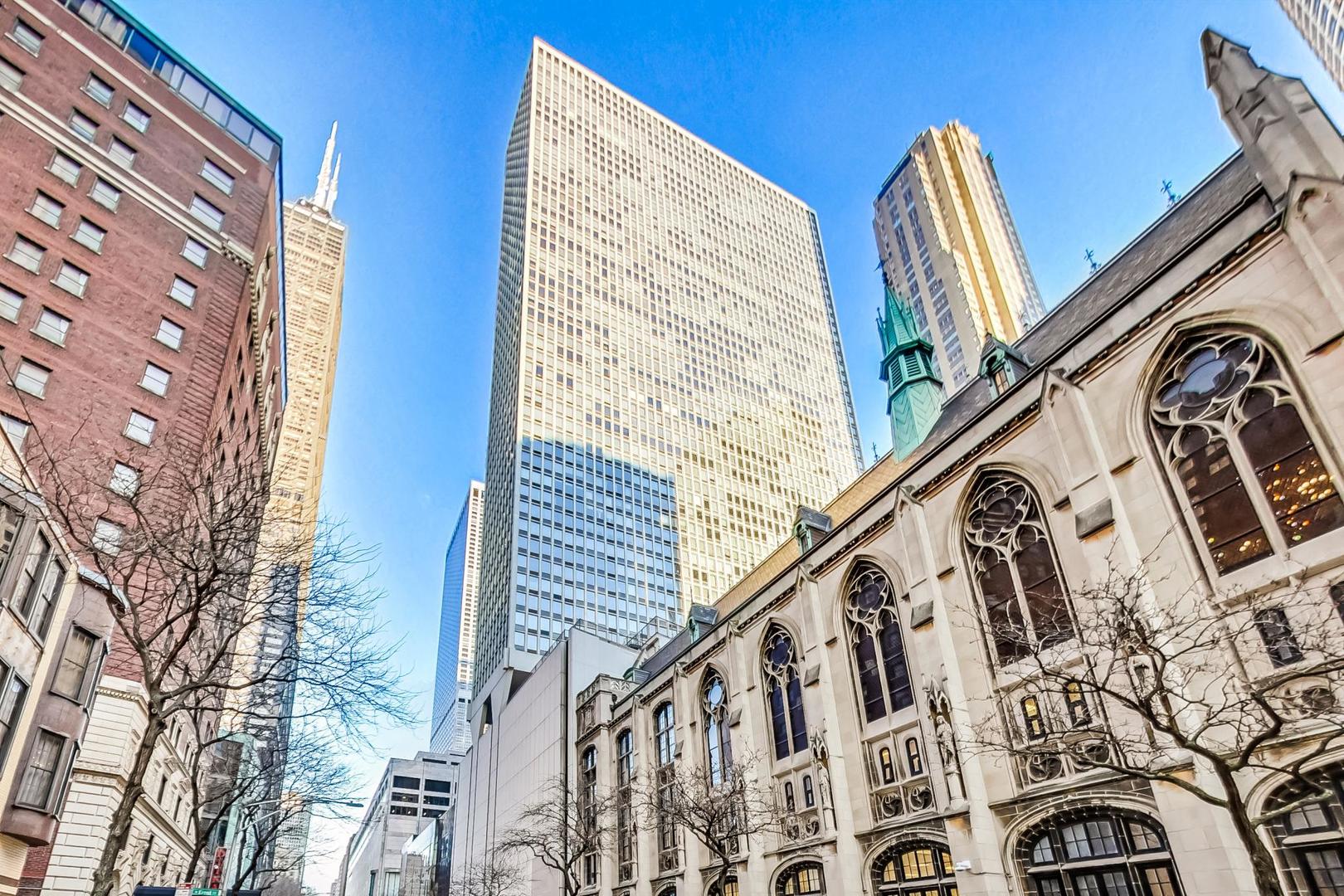 111 E Chestnut Street 22F